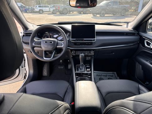 New 2026 Jeep Compass Latitude image 22