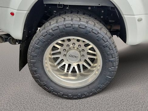 Used 2022 Ford F450 Platinum w/ FX4 Off-Road Package AWD/4WD image 7