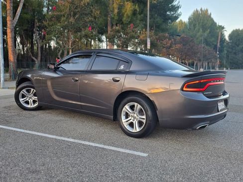 Used 2017 Dodge Charger SE RWD image 15