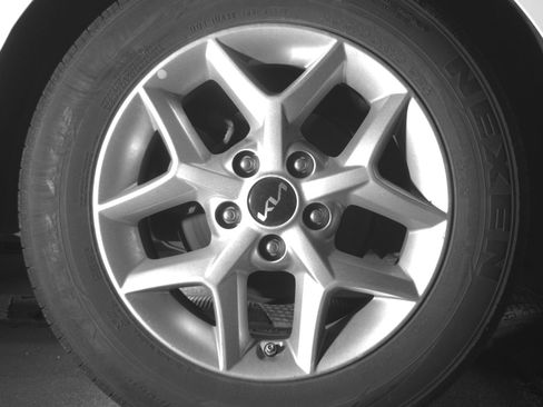 Used 2025 Kia Soul LX w/ LX Technology Package FWD image 15