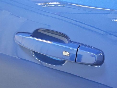 Used 2021 Chevrolet Camaro LT image 17