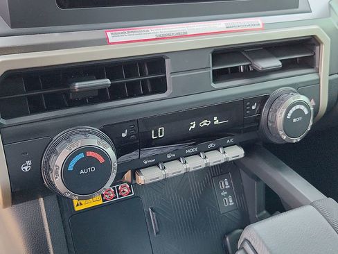 Used 2024 Toyota Tacoma TRD Sport image 14