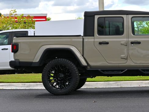 Used 2022 Jeep Gladiator Overland image 9