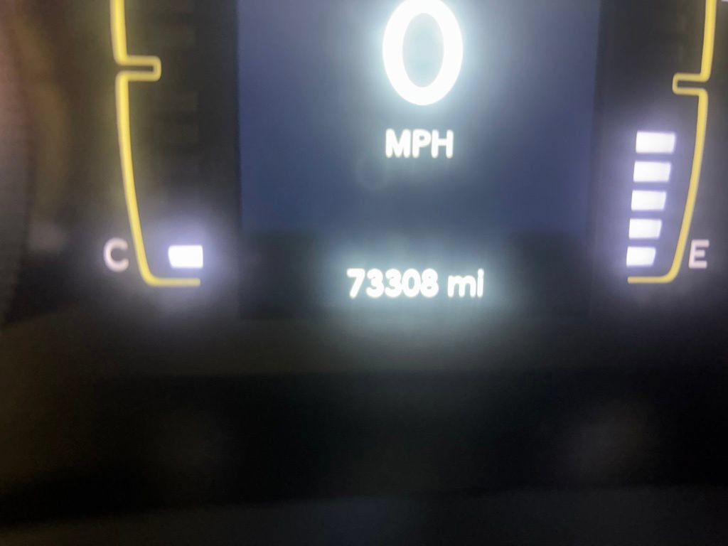 Used 2019 Jeep Cherokee Latitude Plus w/ Cold Weather Group AWD/4WD image 12