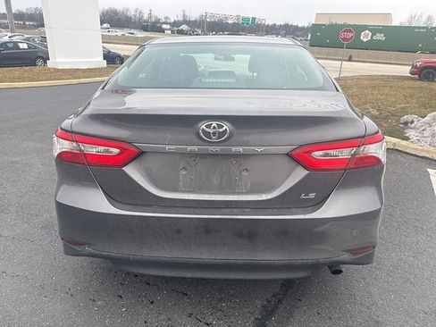 Used 2018 Toyota Camry LE image 6