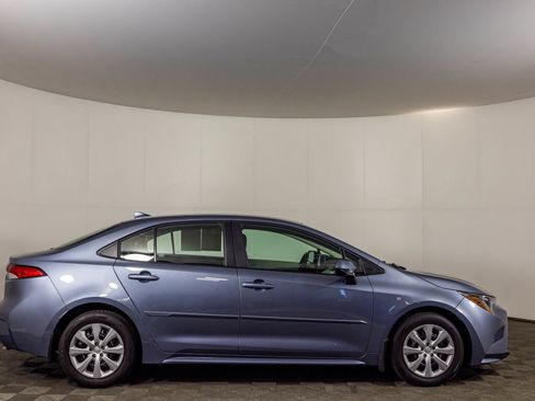 Used 2025 Toyota Corolla LE FWD image 10