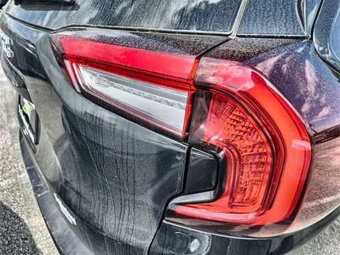 Used 2023 GMC Terrain SLE w/ Driver Convenience Package image 5