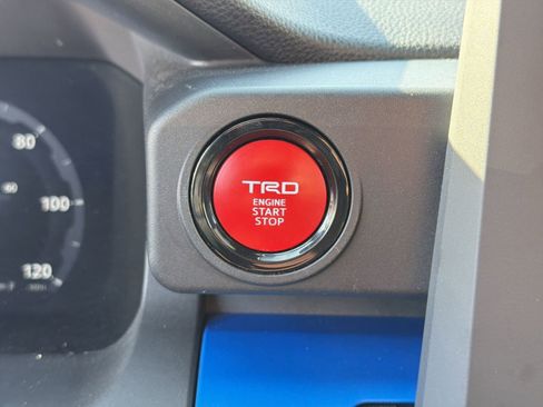 Used 2025 Toyota Tacoma TRD Off-Road image 23