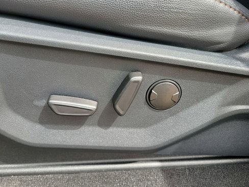 Used 2025 Ford F250 Lariat w/ Chrome Package image 13