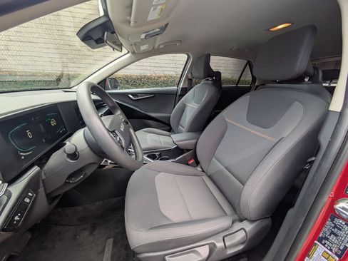 Used 2025 Kia Niro LX FWD image 24