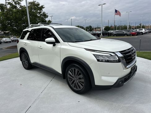 Used 2022 Nissan Pathfinder SL w/ SL Premium Package AWD/4WD image 2