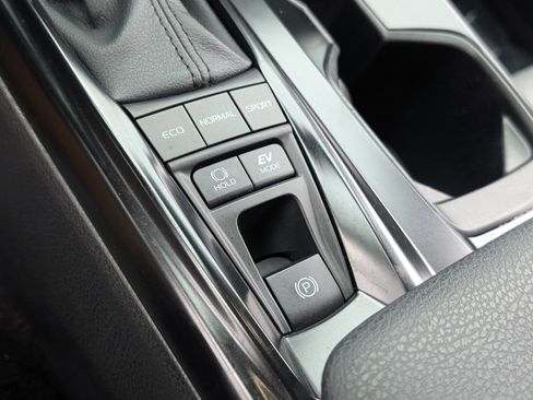 Used 2025 Toyota Camry LE w/ Convenience Package image 25