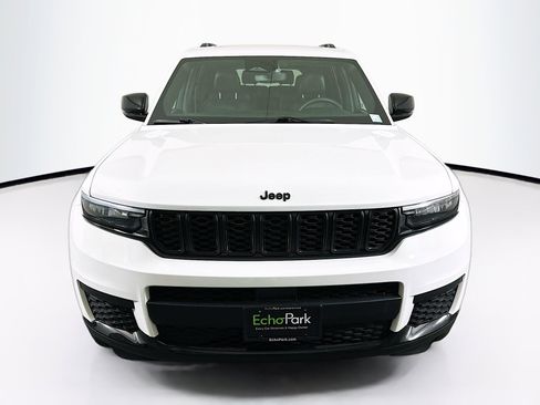 Used 2023 Jeep Grand Cherokee L Laredo image 2