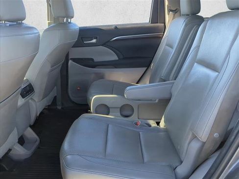 Used 2015 Toyota Highlander Limited image 25