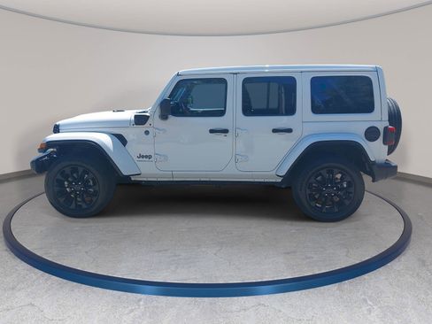 Used 2025 Jeep Wrangler Unlimited Sahara w/ Safety Group AWD/4WD image 8