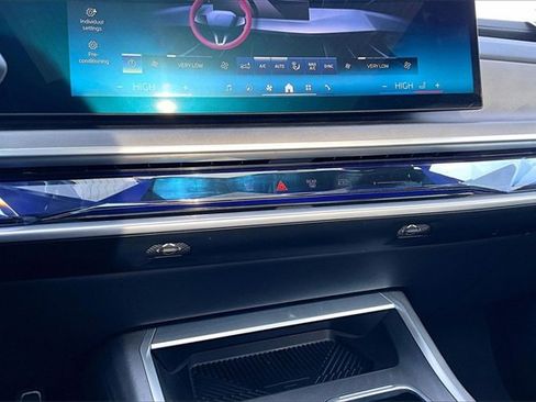 Used 2023 BMW 760i xDrive image 23