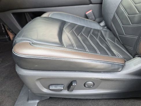 Used 2024 Nissan Pathfinder Platinum image 20