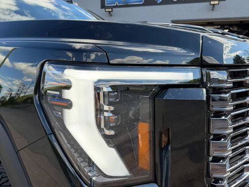 Used 2025 GMC Sierra 3500 Denali Ultimate AWD/4WD image 7