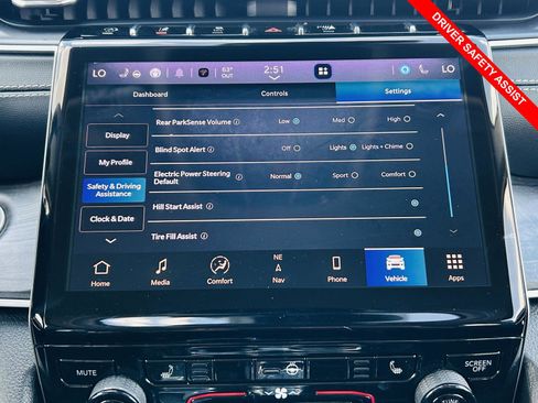 Used 2023 Jeep Grand Cherokee L Limited w/ Black Appearance Package AWD/4WD image 10