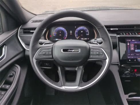 New 2025 Jeep Grand Cherokee L Altitude image 24