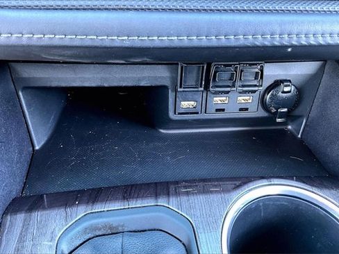 Used 2021 Toyota Highlander Limited image 16