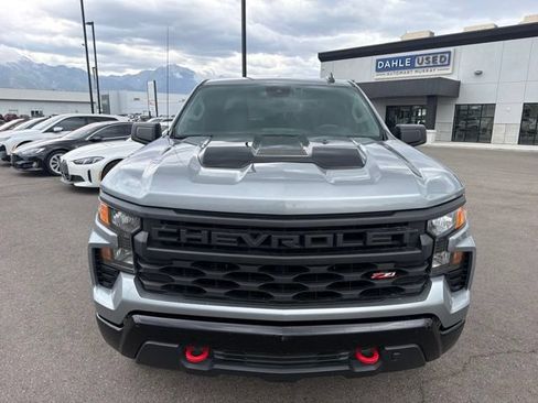Used 2025 Chevrolet Silverado 1500 Custom Trail Boss w/ LPO, Dark Essentials Package AWD/4WD image 2