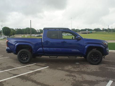 Used 2025 Toyota Tacoma SR5 AWD/4WD image 22