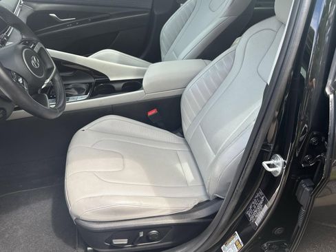 Used 2023 Hyundai Elantra Limited w/ Cargo Package image 17