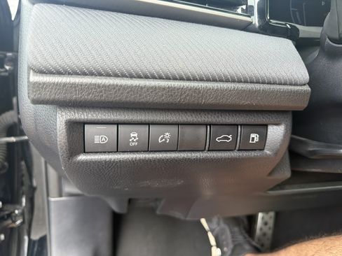Used 2025 Toyota Camry SE FWD image 30