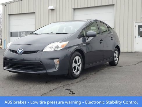 Used 2015 Toyota Prius Four image 3