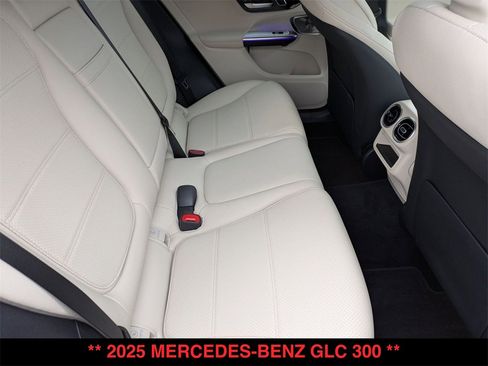 Used 2025 Mercedes-Benz GLC 300 GLC 300 image 30
