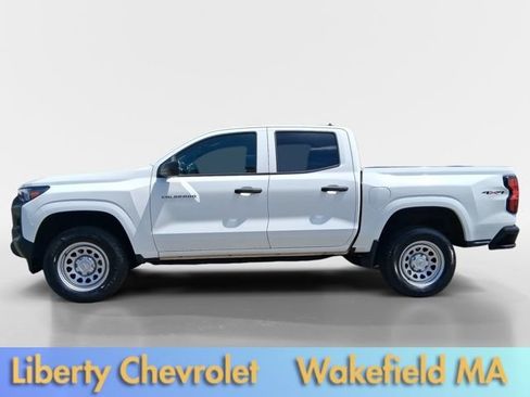 Used 2023 Chevrolet Colorado W/T AWD/4WD image 4