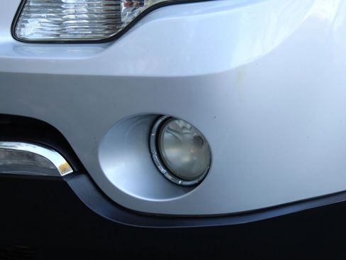 Used 2010 GMC Acadia SLE image 39