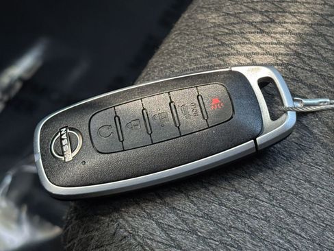 Used 2025 Nissan Rogue SV FWD image 21