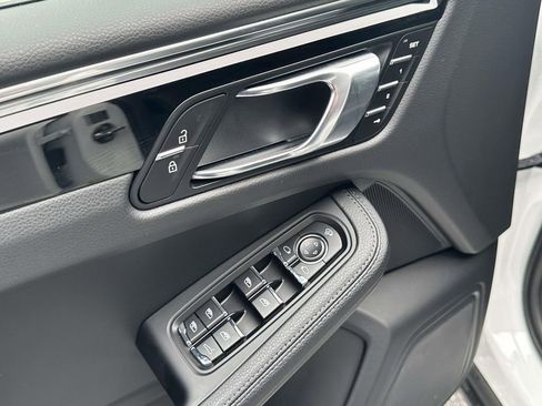 Certified 2026 Porsche Macan AWD/4WD image 19