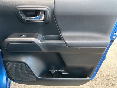 Used 2017 Toyota Tacoma TRD Off-Road image 24