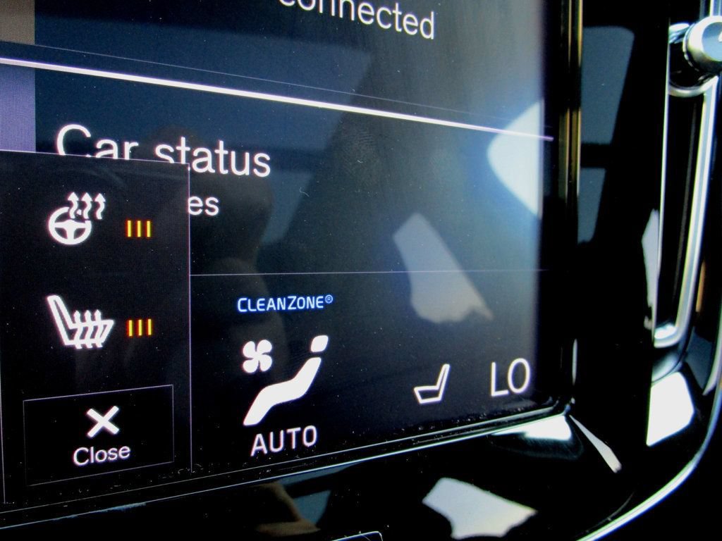 Used 2020 Volvo XC40 T5 R-Design AWD/4WD image 24