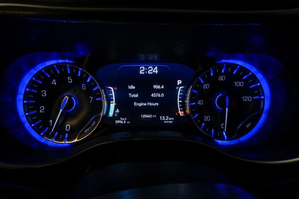 Used 2020 Chrysler Pacifica Limited FWD image 28