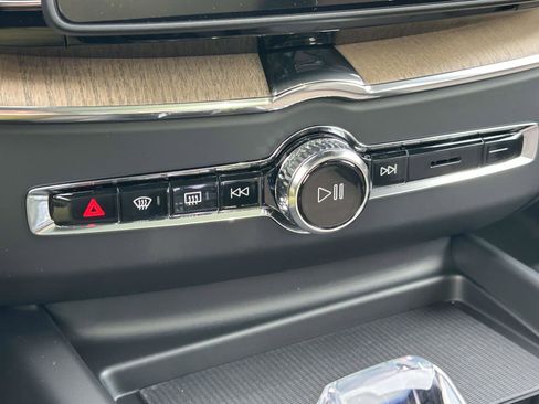 New 2026 Volvo XC60 B5 Plus w/ Protection Package Premier image 25