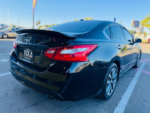 Used 2017 Nissan Altima 2.5 SL w/ Moonroof Package FWD image 4