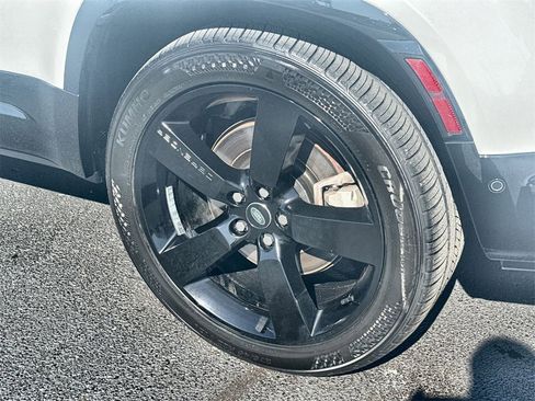 Used 2024 Land Rover Defender 130 X-Dynamic SE image 11