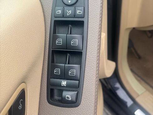 Used 2010 Mercedes-Benz R 350 4MATIC image 12