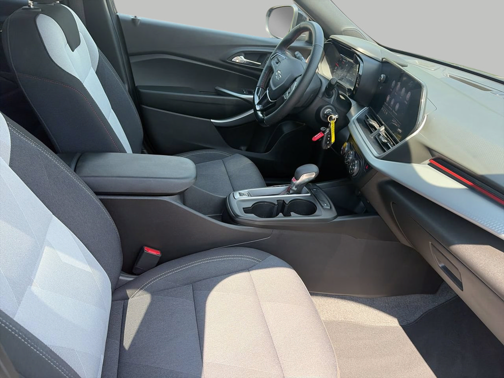Used 2025 Chevrolet Trax RS w/ Driver Confidence Package FWD image 8