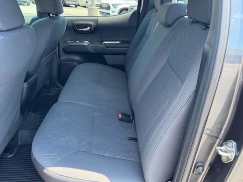 Used 2019 Toyota Tacoma TRD Sport AWD/4WD image 14