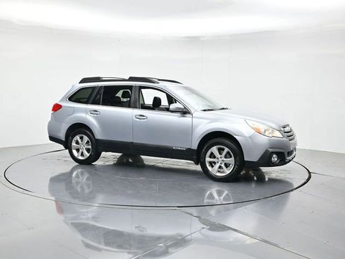 Used 2014 Subaru Outback 2.5i Limited AWD/4WD image 3