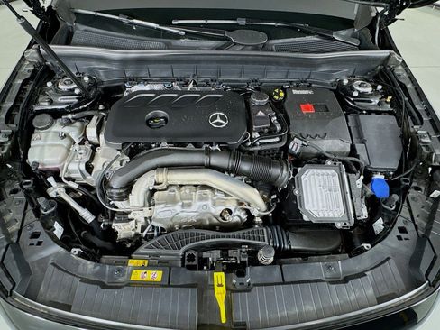 New 2025 Mercedes-Benz GLB 250 image 10