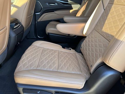 Certified 2024 Cadillac Escalade Premium Luxury image 19