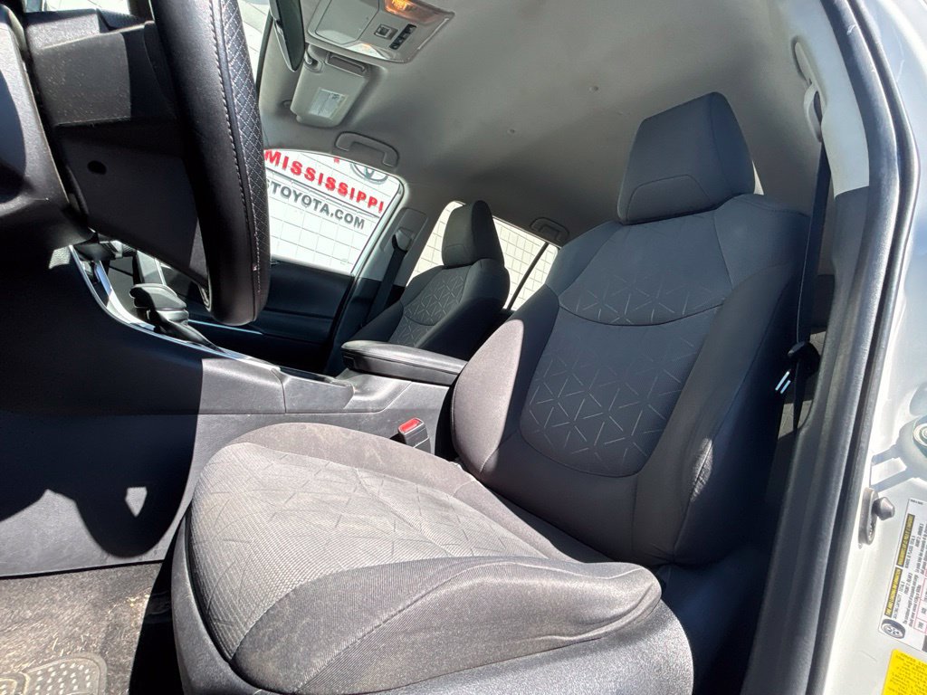 Used 2021 Toyota RAV4 XLE FWD image 10
