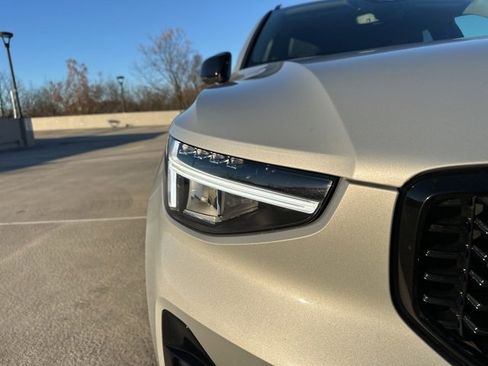 Certified 2025 Volvo XC40 B5 Plus image 12