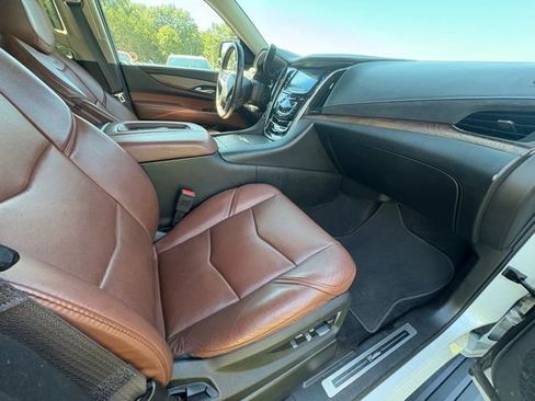 Used 2017 Cadillac Escalade Premium Luxury AWD/4WD image 36